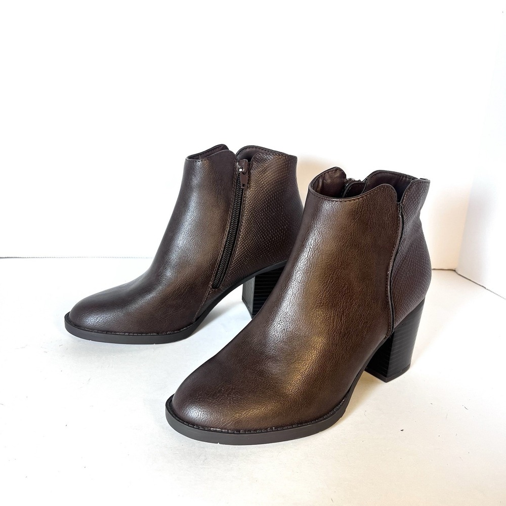 me Too Hartford Women's Brown Ankle Boots Size 6 Block Heel Side Zip Booties New